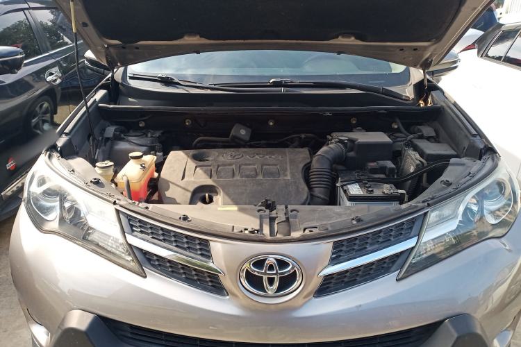 Used Toyota RAV4 2013 2.0L CVT Four-Wheel Drive New Edition Engine Bay