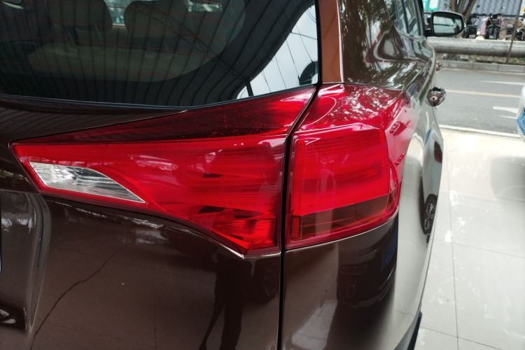 Used Toyota RAV4 2013 2.0L CVT Two-Wheel Drive Urban Edition Exterior 3