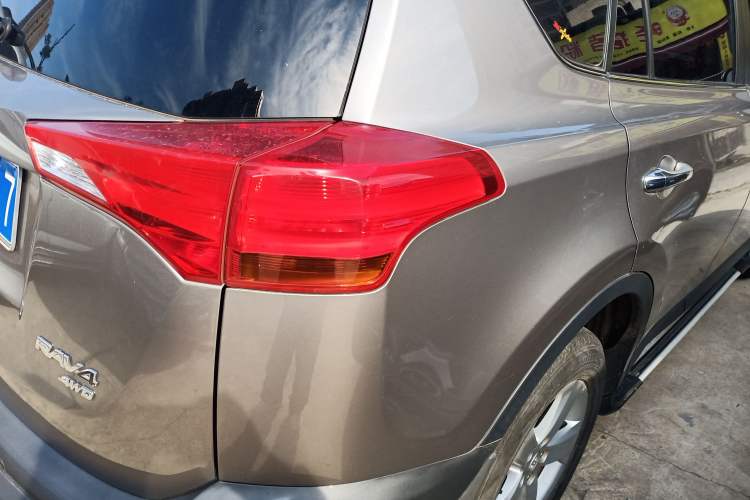Used Toyota RAV4 2013 2.0L CVT Four-Wheel Drive New Edition Exterior 6