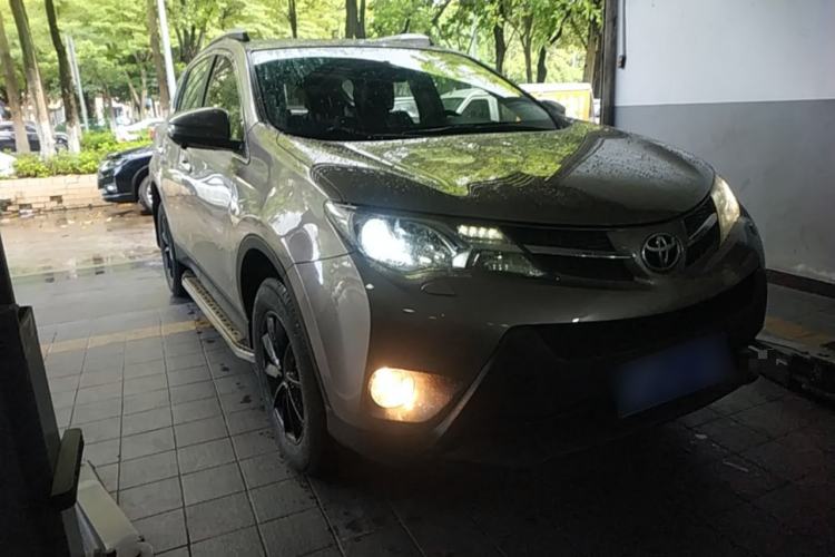 Used Toyota RAV4 2013 2.5L Automatic 4x4 Elite Edition Front Right 45 Deg