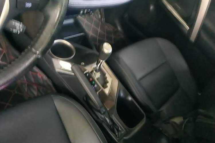 Used Toyota RAV4 2013 2.5L Automatic 4x4 Elite Edition Gear Lever