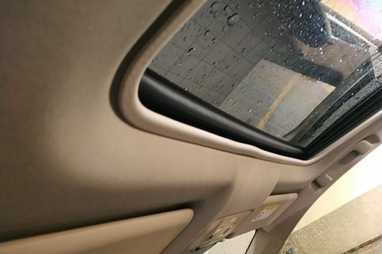 Used Toyota RAV4 2013 2.5L Automatic 4x4 Elite Edition Headliner