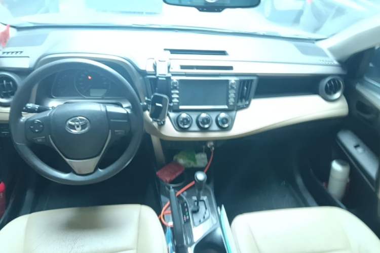 Used Toyota RAV4 2013 2.0L CVT Two-Wheel Drive Urban Edition Headliner