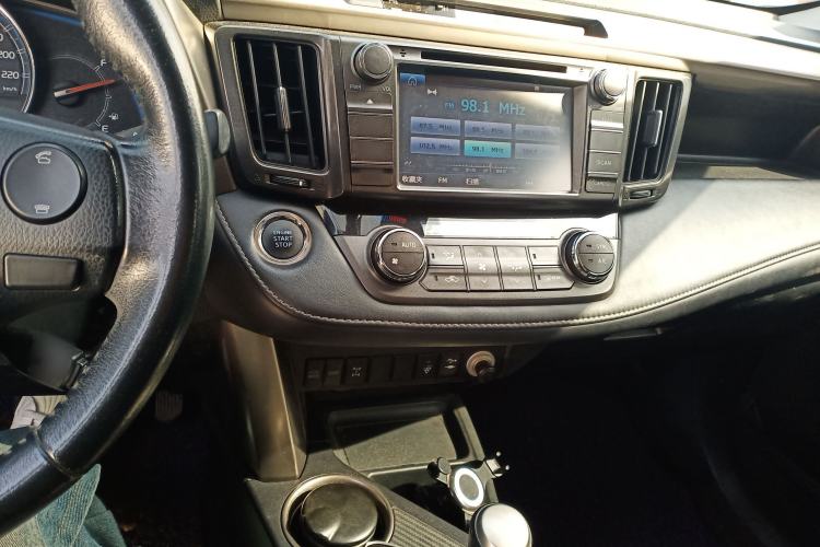 Used Toyota RAV4 2013 2.0L CVT Four-Wheel Drive New Edition Interior 2