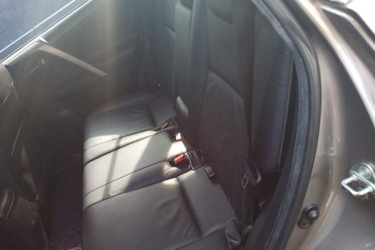 Used Toyota RAV4 2013 2.0L CVT Four-Wheel Drive New Edition Interior 4