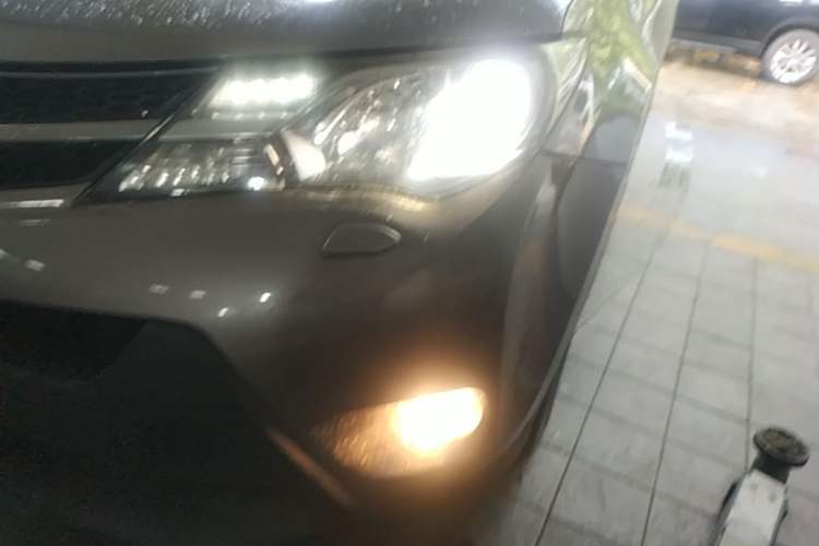 Used Toyota RAV4 2013 2.5L Automatic 4x4 Elite Edition Left Front Headlight