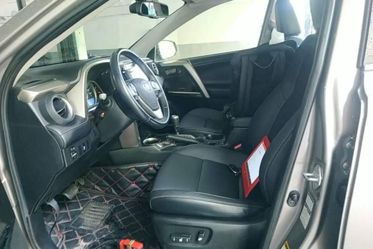 Used Toyota RAV4 2013 2.5L Automatic 4x4 Elite Edition Left Front Seat