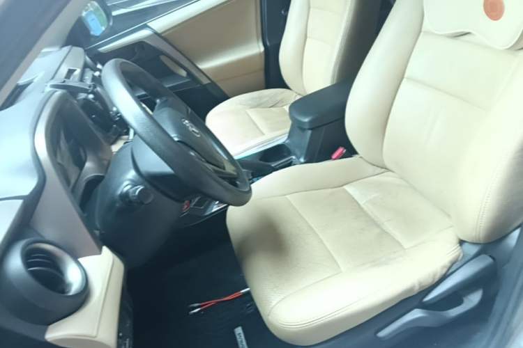 Used Toyota RAV4 2013 2.0L CVT Two-Wheel Drive Urban Edition Left Front Seat