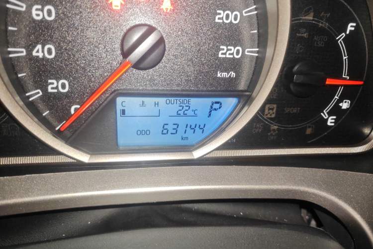 Used Toyota RAV4 2013 2.5L Automatic 4x4 Elite Edition Odometer Close Up