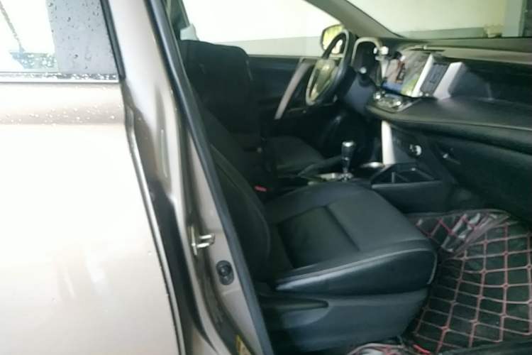 Used Toyota RAV4 2013 2.5L Automatic 4x4 Elite Edition Right Front Seat