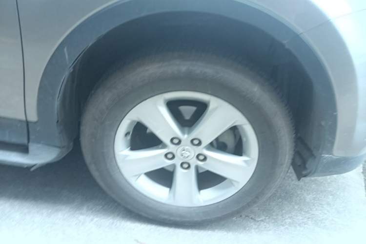 Used Toyota RAV4 2013 2.0L CVT Two-Wheel Drive Urban Edition Right Front Wheel Hub