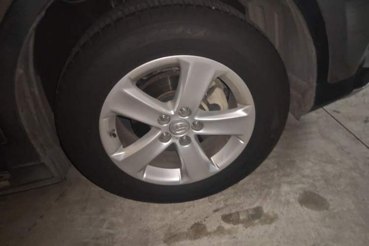 Used Toyota RAV4 2013 2.5L Automatic 4x4 Elite Edition Right Front Wheel Hub