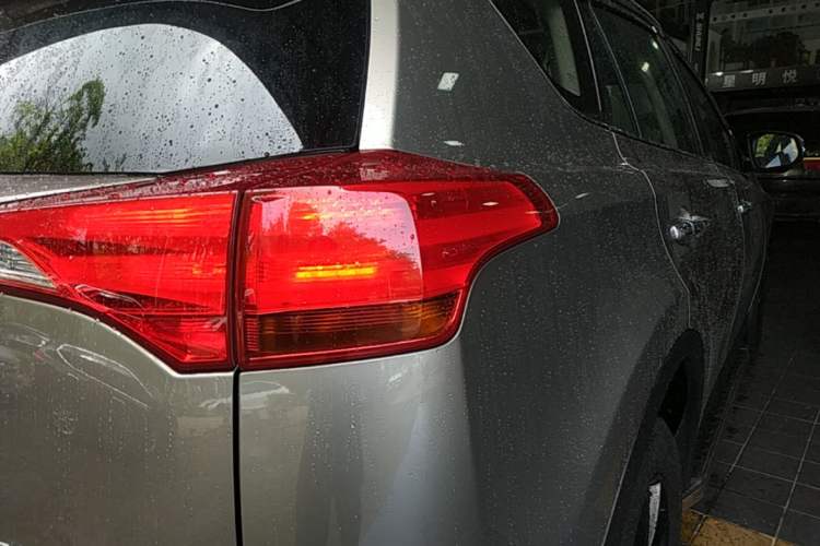 Used Toyota RAV4 2013 2.5L Automatic 4x4 Elite Edition Right Rear Taillight