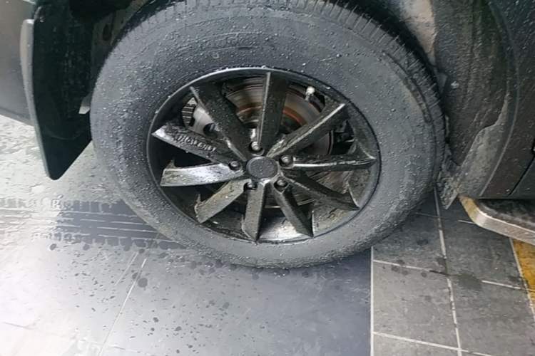 Used Toyota RAV4 2013 2.5L Automatic 4x4 Elite Edition Right Rear Wheel Hub