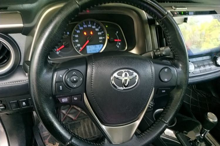 Used Toyota RAV4 2013 2.5L Automatic 4x4 Elite Edition Steering Wheel