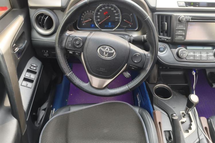 Used Toyota RAV4 2013 2.5L Automatic 4x4 Luxury Edition Steering Wheel
