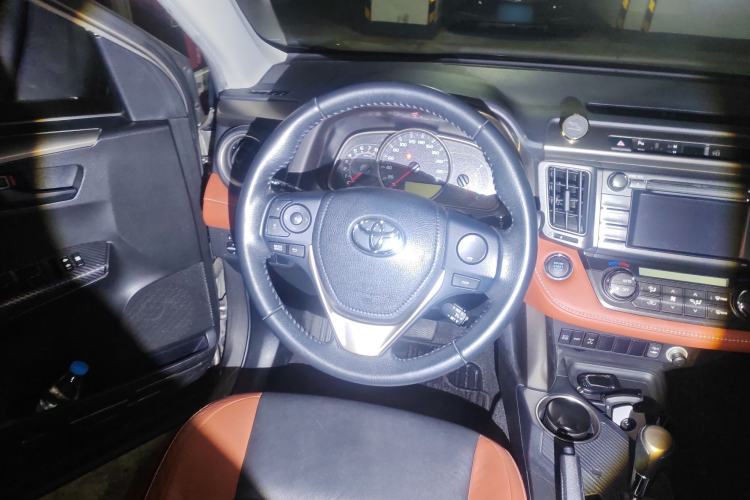 Used Toyota RAV4 2013 2.5L Automatic 4x4 Elite Edition Steering Wheel