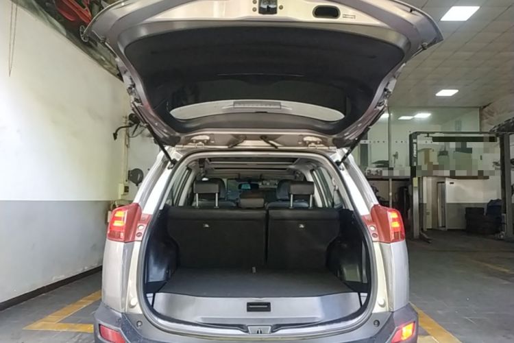 Used Toyota RAV4 2013 2.5L Automatic 4x4 Elite Edition Trunk
