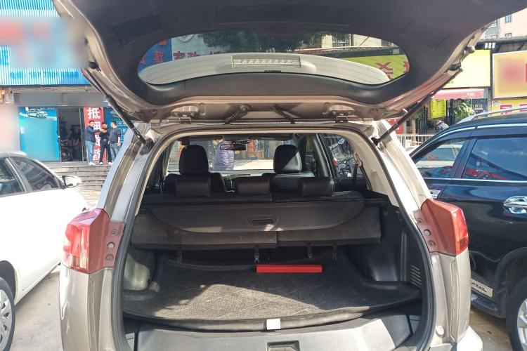 Used Toyota RAV4 2013 2.0L CVT Four-Wheel Drive New Edition Trunk