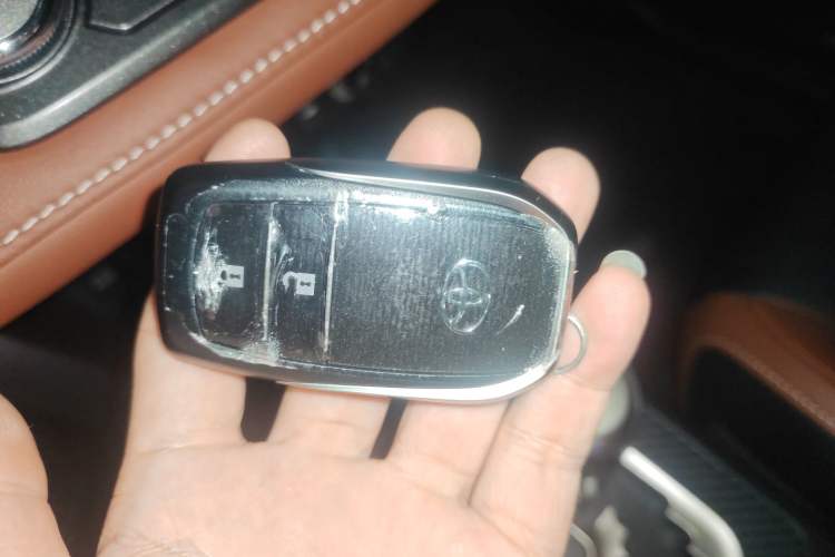 Used Toyota RAV4 2013 2.5L Automatic 4x4 Elite Edition Vehicle Key