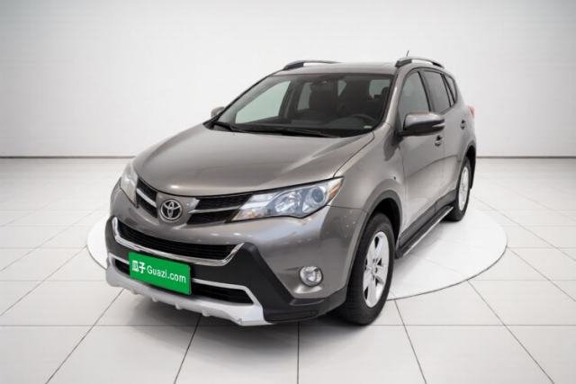 Ojetý Toyota RAV4 2013 2.0L CVT Two-Wheel Drive Urban Edition