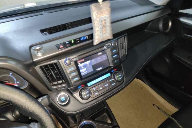 Used Toyota RAV4 2013 2.5L Automatic 4x4 Luxury Edition Audio And AC Panel