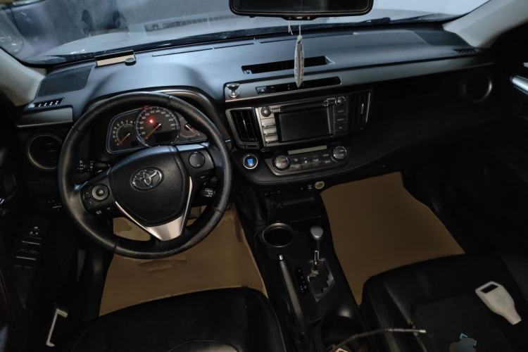 Used Toyota RAV4 2013 2.5L Automatic 4x4 Luxury Edition Center Console