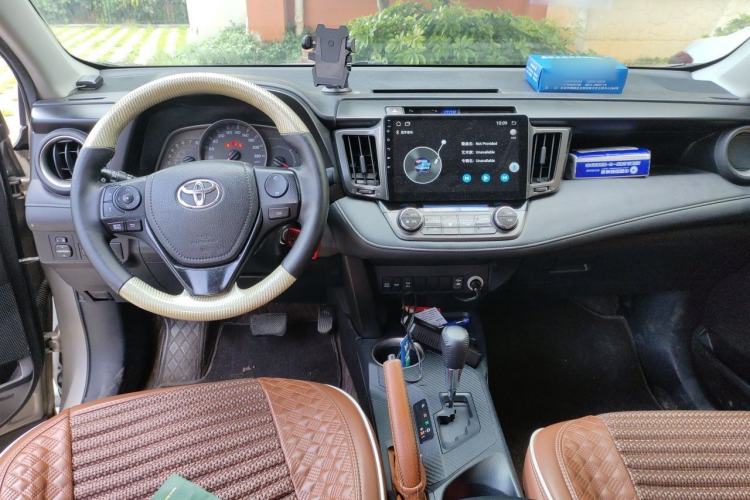 Used Toyota RAV4 2013 2.0L CVT Four-Wheel Drive Fashion Edition Center Console