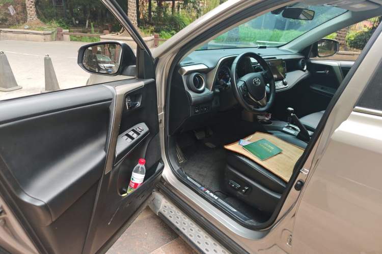Used Toyota RAV4 2013 2.0L CVT Four-Wheel Drive New Edition Driver Seat