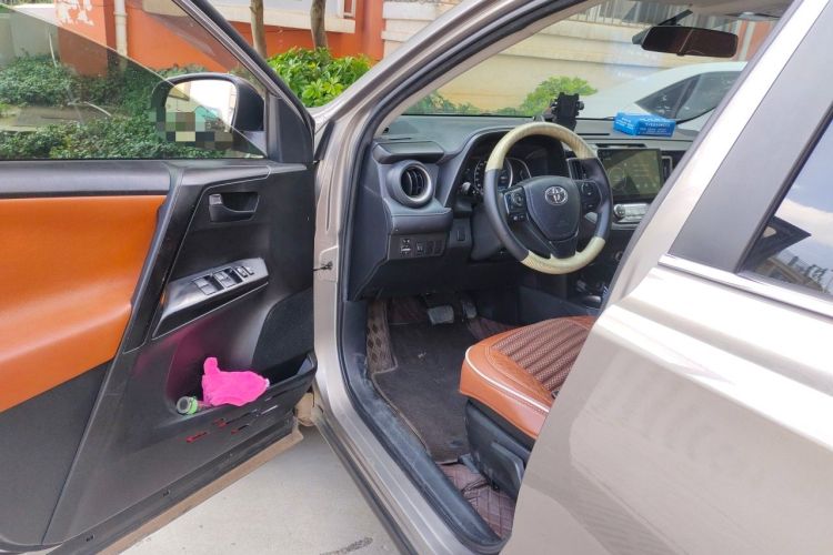 Used Toyota RAV4 2013 2.0L CVT Four-Wheel Drive Fashion Edition Driver Seat