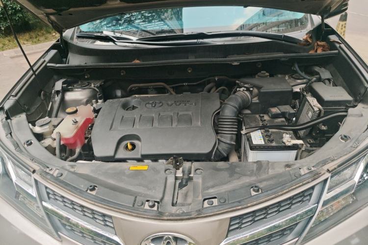 Used Toyota RAV4 2013 2.0L CVT Four-Wheel Drive New Edition Engine Bay