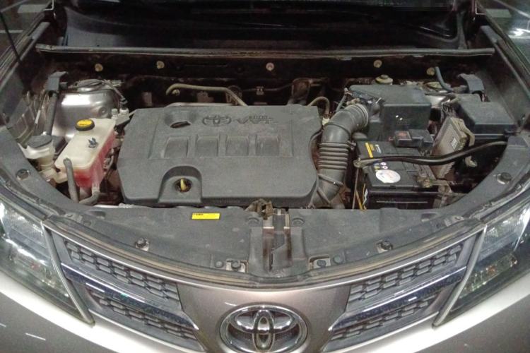 Used Toyota RAV4 2013 2.0L CVT Four-Wheel Drive New Edition Engine Bay
