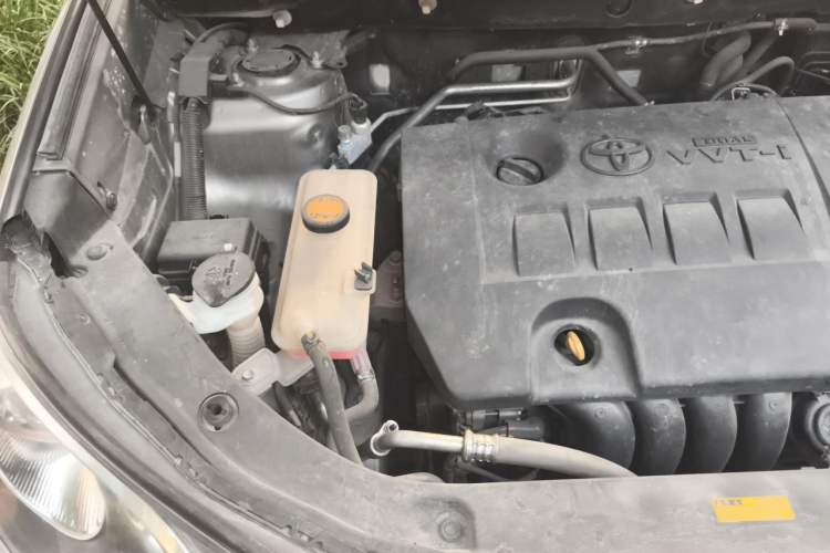 Used Toyota RAV4 2013 2.0L CVT Two-Wheel Drive Urban Edition Engine Bay Right