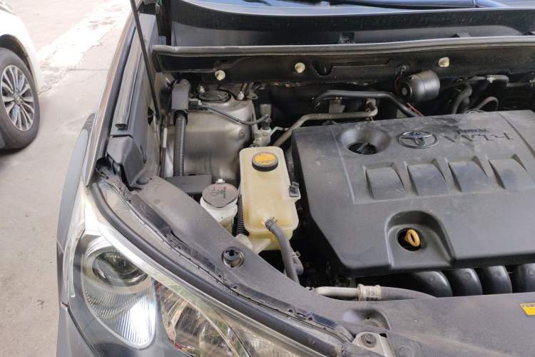 Used Toyota RAV4 2013 2.0L CVT Four-Wheel Drive Fashion Edition Engine Bay Right