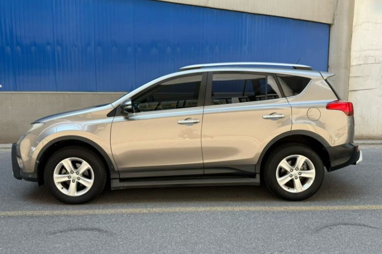 Used Toyota RAV4 2013 2.0L CVT Four-Wheel Drive New Edition Exterior 6