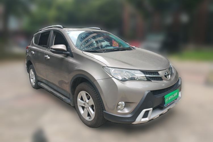 Used Toyota RAV4 2013 2.0L CVT Four-Wheel Drive New Edition Front Right 45 Deg
