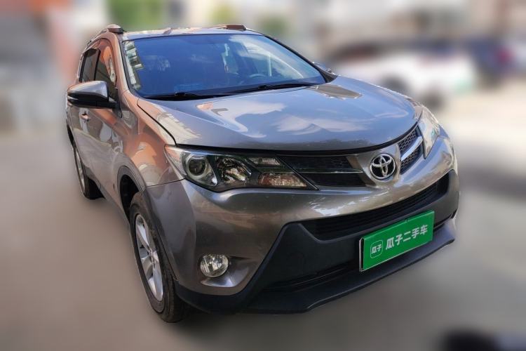 Used Toyota RAV4 2013 2.0L CVT Four-Wheel Drive Fashion Edition Front Right 45 Deg