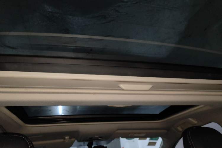 Used Toyota RAV4 2013 2.5L Automatic 4x4 Luxury Edition Headliner