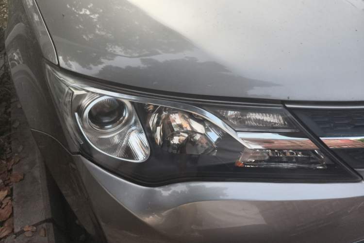 Used Toyota RAV4 2013 2.0L CVT Two-Wheel Drive Urban Edition Right Front Headlight
