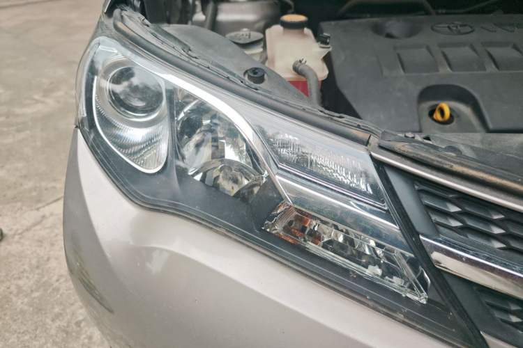 Used Toyota RAV4 2013 2.0L CVT Four-Wheel Drive New Edition Right Front Headlight