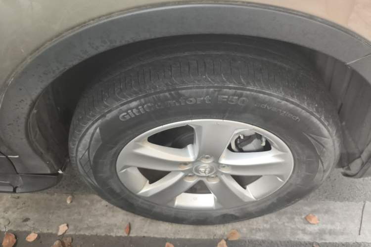 Used Toyota RAV4 2013 2.0L CVT Two-Wheel Drive Urban Edition Right Front Wheel Hub