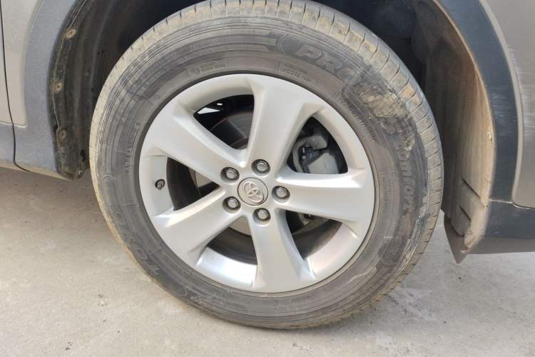 Used Toyota RAV4 2013 2.0L CVT Four-Wheel Drive Fashion Edition Right Front Wheel Hub