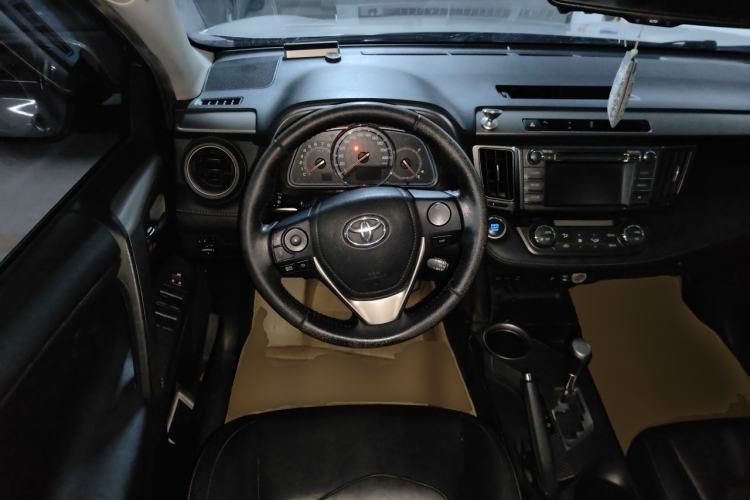Used Toyota RAV4 2013 2.5L Automatic 4x4 Luxury Edition Steering Wheel