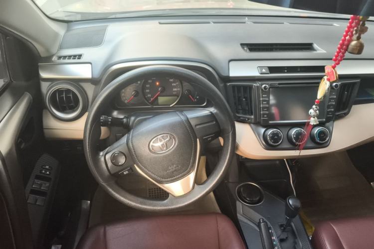Used Toyota RAV4 2013 2.0L CVT Two-Wheel Drive Urban Edition Steering Wheel