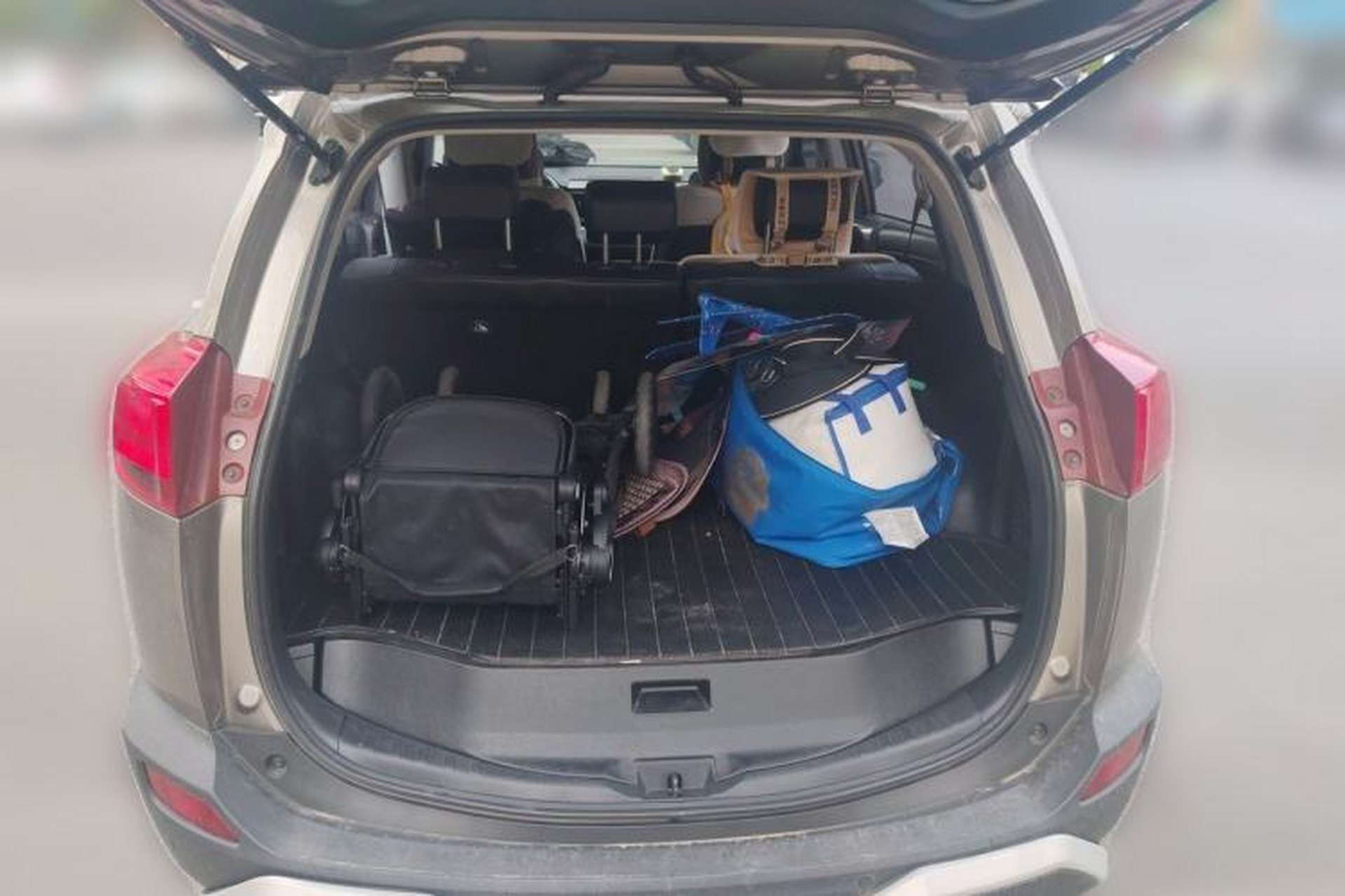 Used Toyota RAV4 2013 2.0L CVT Four-Wheel Drive New Edition Trunk