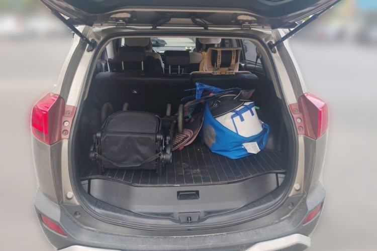 Used Toyota RAV4 2013 2.0L CVT Four-Wheel Drive New Edition Trunk