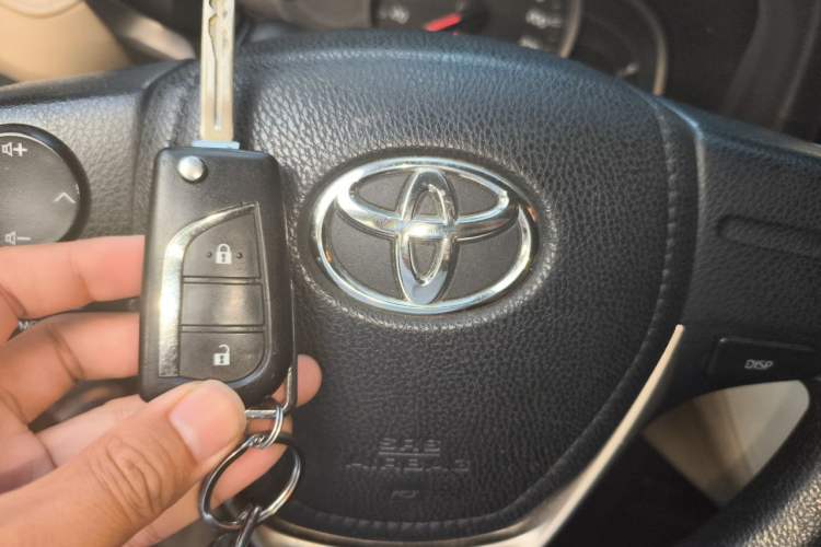 Used Toyota RAV4 2013 2.0L CVT Two-Wheel Drive Urban Edition Vehicle Key