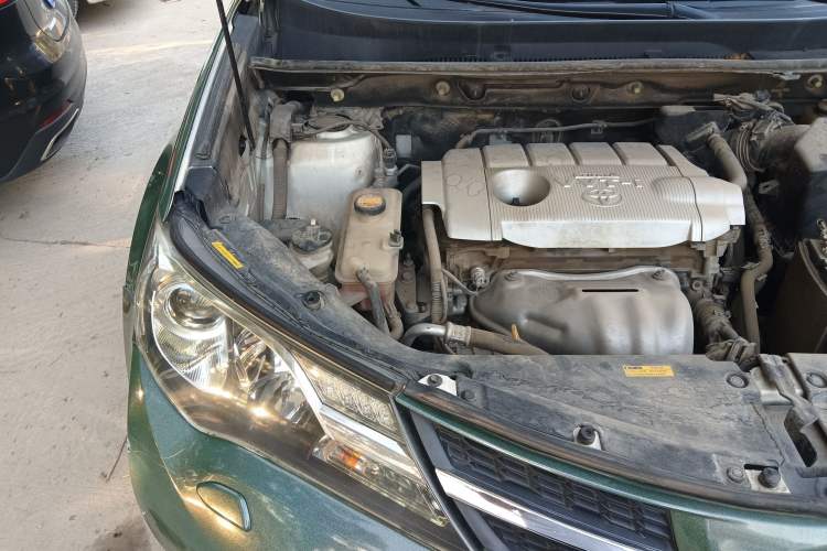 Used Toyota RAV4 2013 2.5L Automatic 4x4 Luxury Edition Engine Bay Right