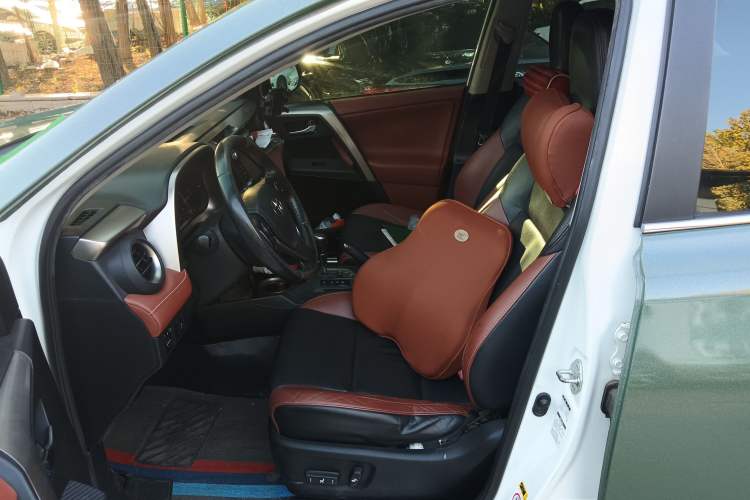 Used Toyota RAV4 2013 2.5L Automatic 4x4 Luxury Edition Left Front Seat
