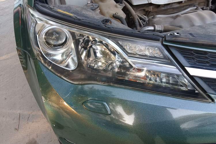 Used Toyota RAV4 2013 2.5L Automatic 4x4 Luxury Edition Right Front Headlight